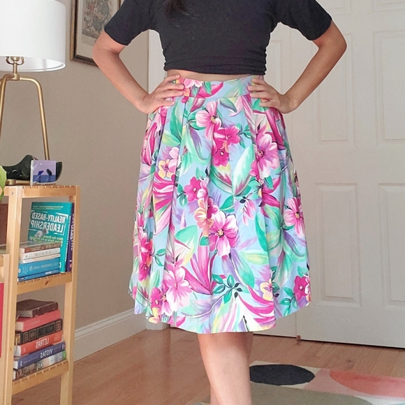 VINTAGE Large Pleat Floral Skirt - Picture 2 of 11